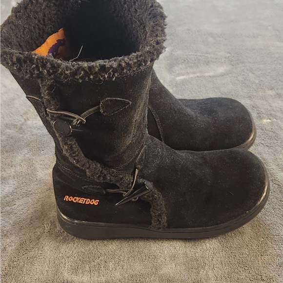 Rocket Dog Black Winter Boots with Orange Logo - Picture 3 of 9